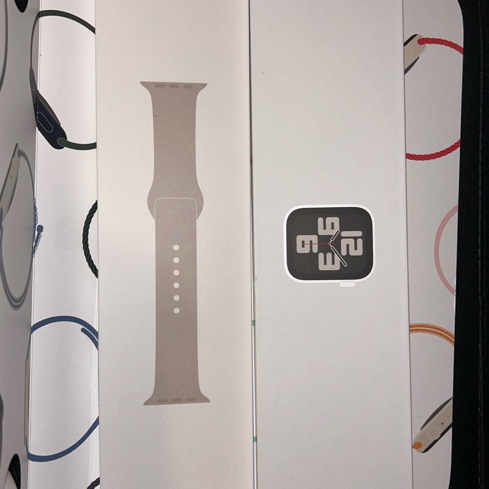 Apple Watch SE (2nd gen)Starlight aluminum case starlight sport band 40 MM s/m